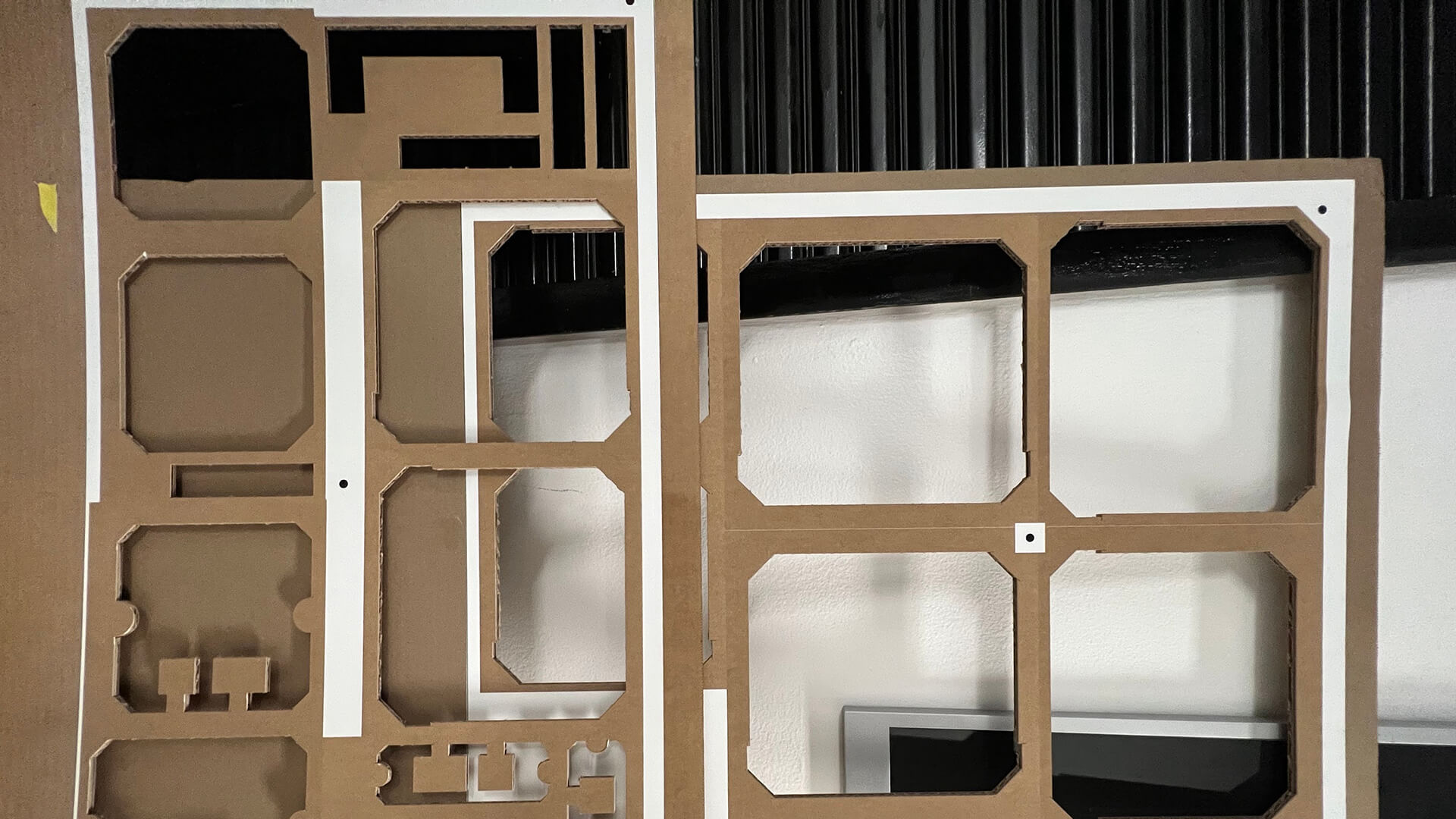 Kongsberg cutting the cardboard layers